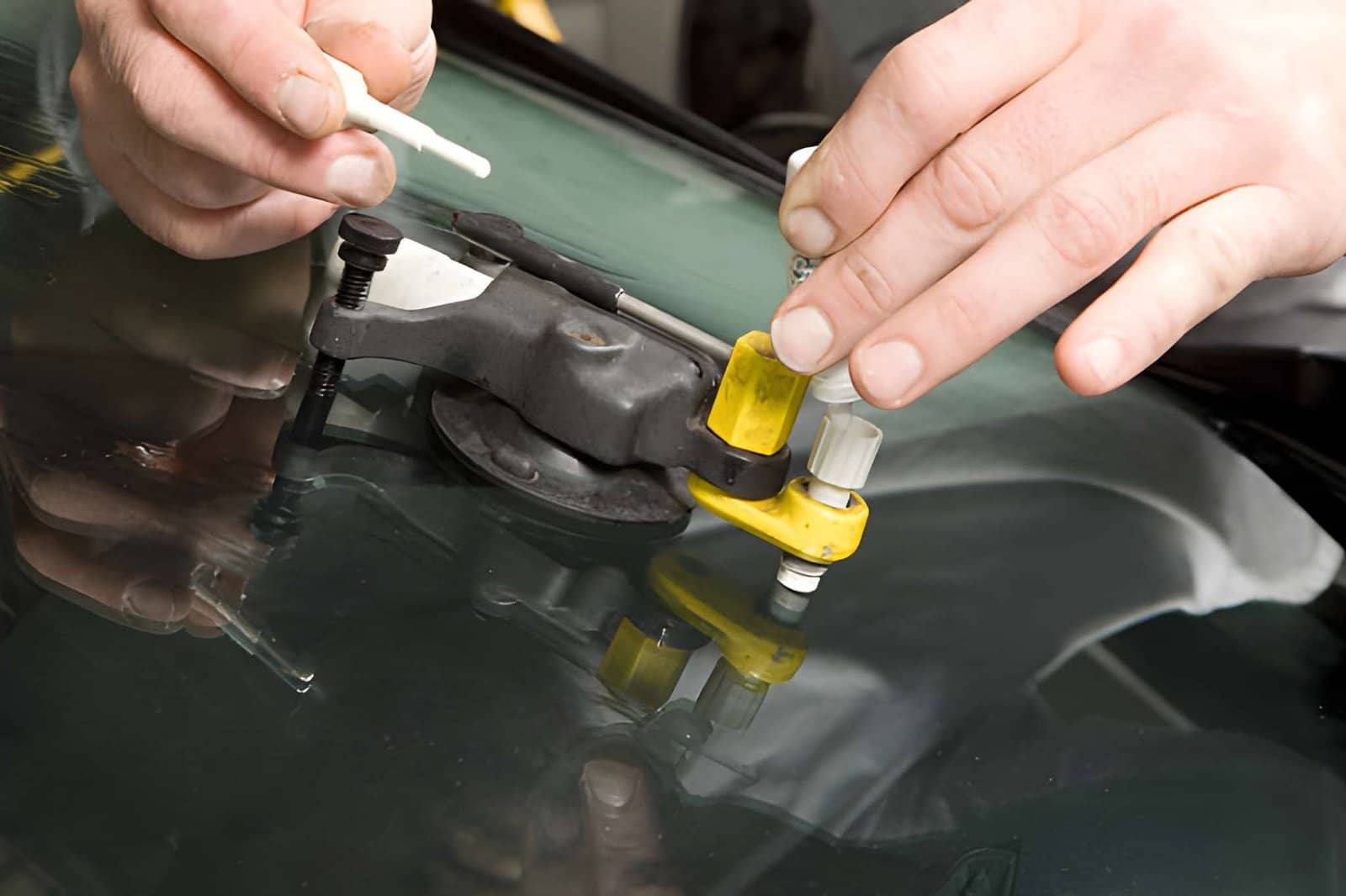 Windshield cracks and chips prevention in New Jersey